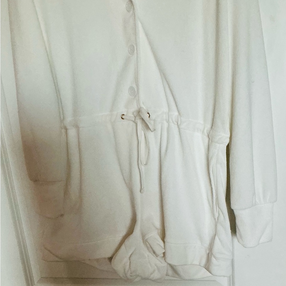 WeWoreWhat Cream jumper with Classic Lapel Design - Picture 5 of 6